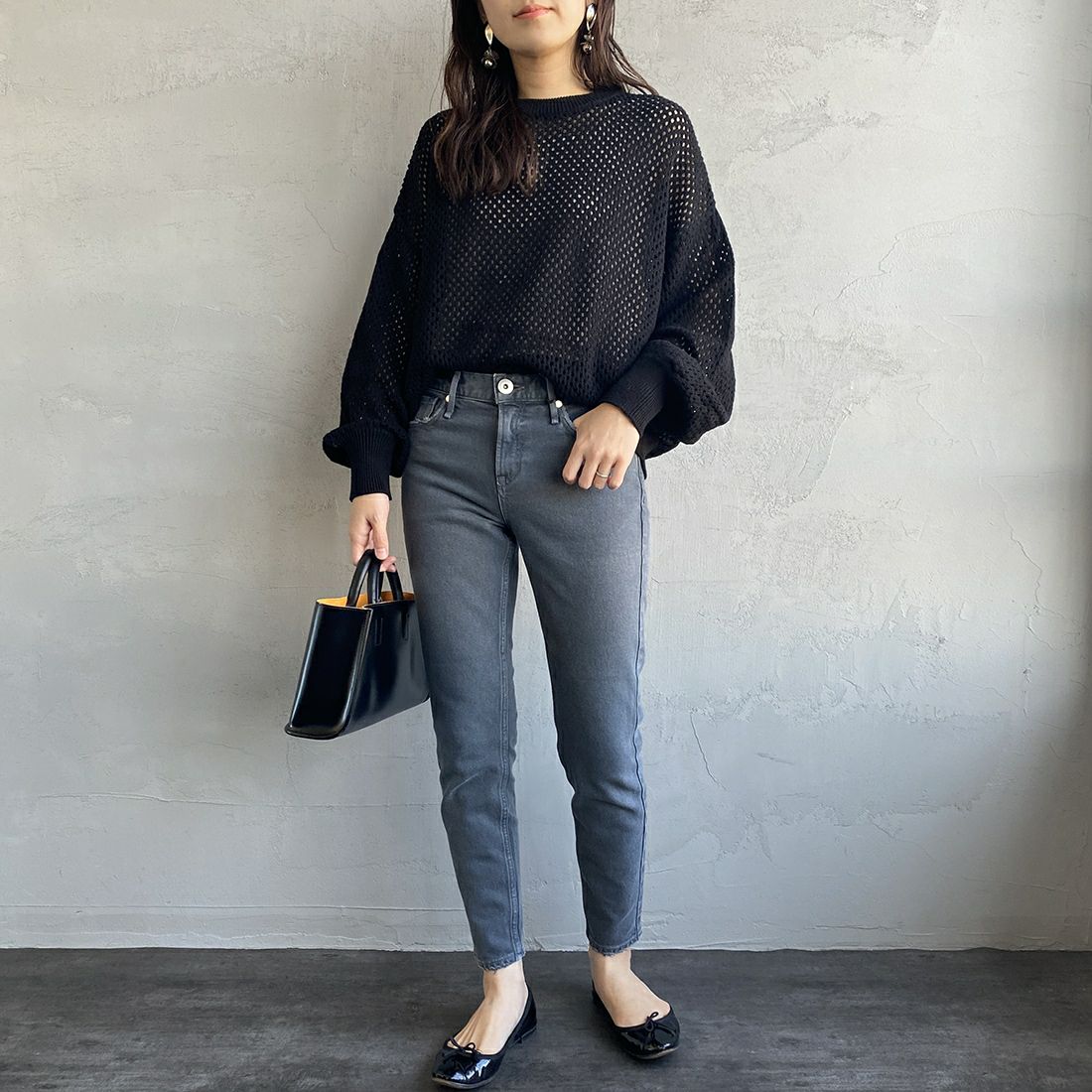 upper hights [アッパーハイツ] THE STELLA ストレッチデニムパンツ [86121902SMK] SMOKE&&モデル身長：160cm 着用サイズ：23&&