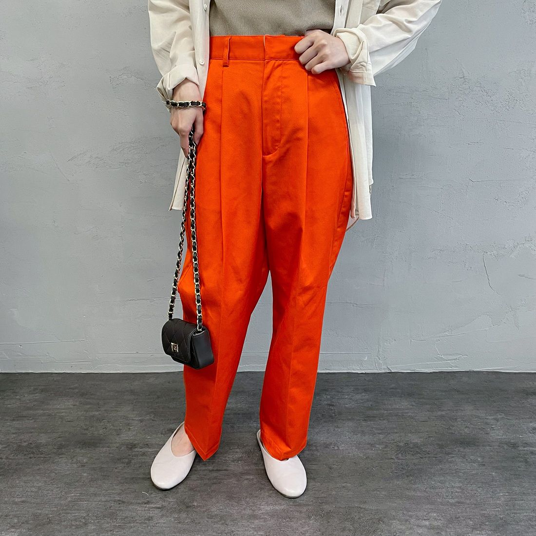 Jeans Factory Clothes [ジーンズファクトリークローズ] 1タック イージースラックスパンツ [22AWINW-03PT] ORANGE &&モデル身長：161cm 着用サイズ：XS&&