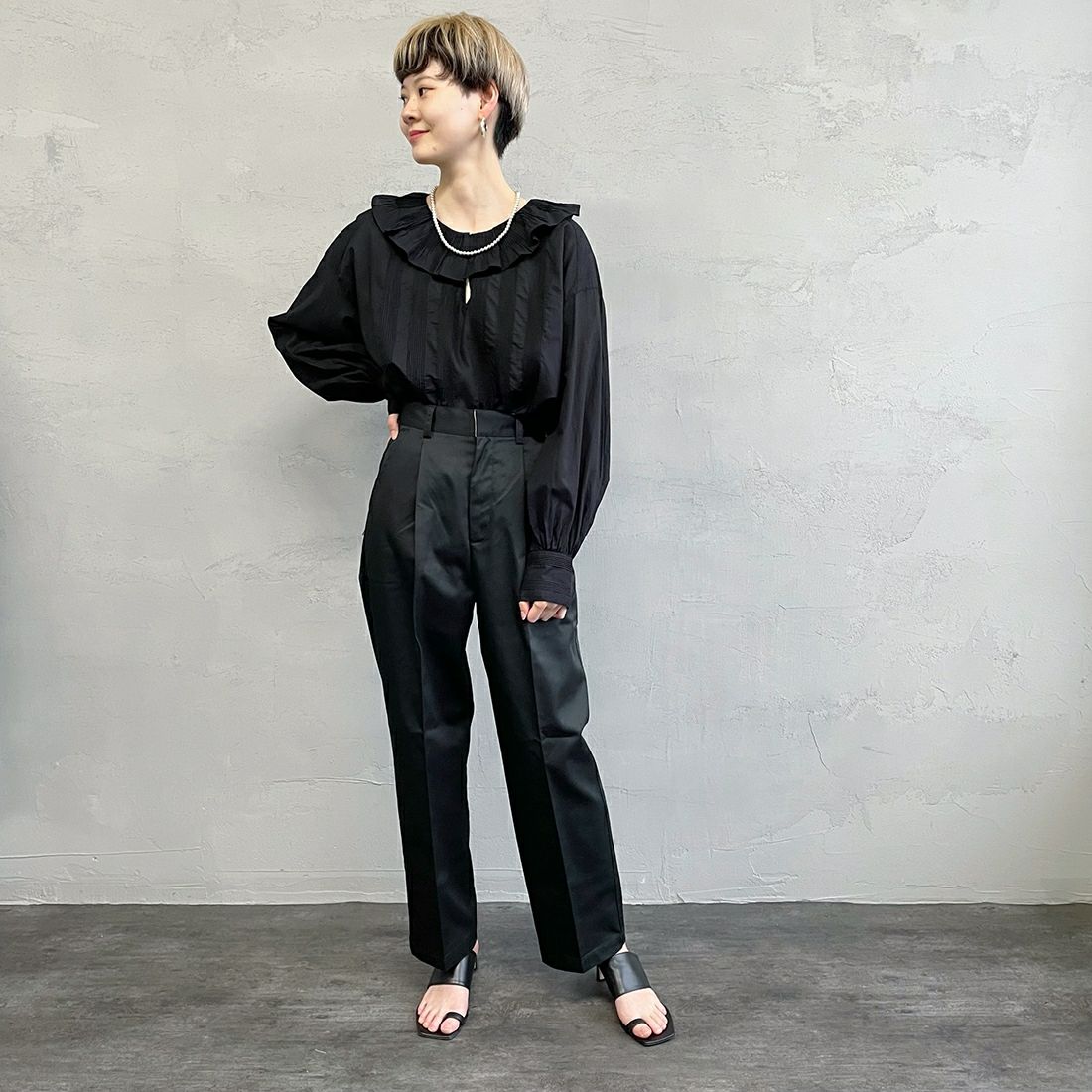 Jeans Factory Clothes [ジーンズファクトリークローズ] 1タック イージースラックスパンツ [22AWINW-03PT] BLACK &&モデル身長：161cm 着用サイズ：M&&