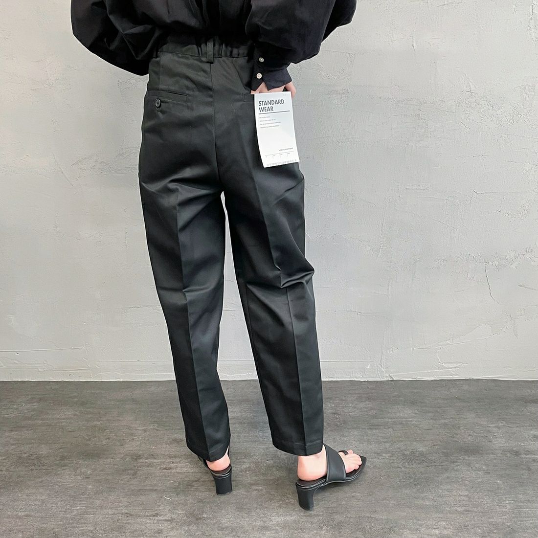 Jeans Factory Clothes [ジーンズファクトリークローズ] 1タック イージースラックスパンツ [22AWINW-03PT] BLACK &&モデル身長：161cm 着用サイズ：M&&