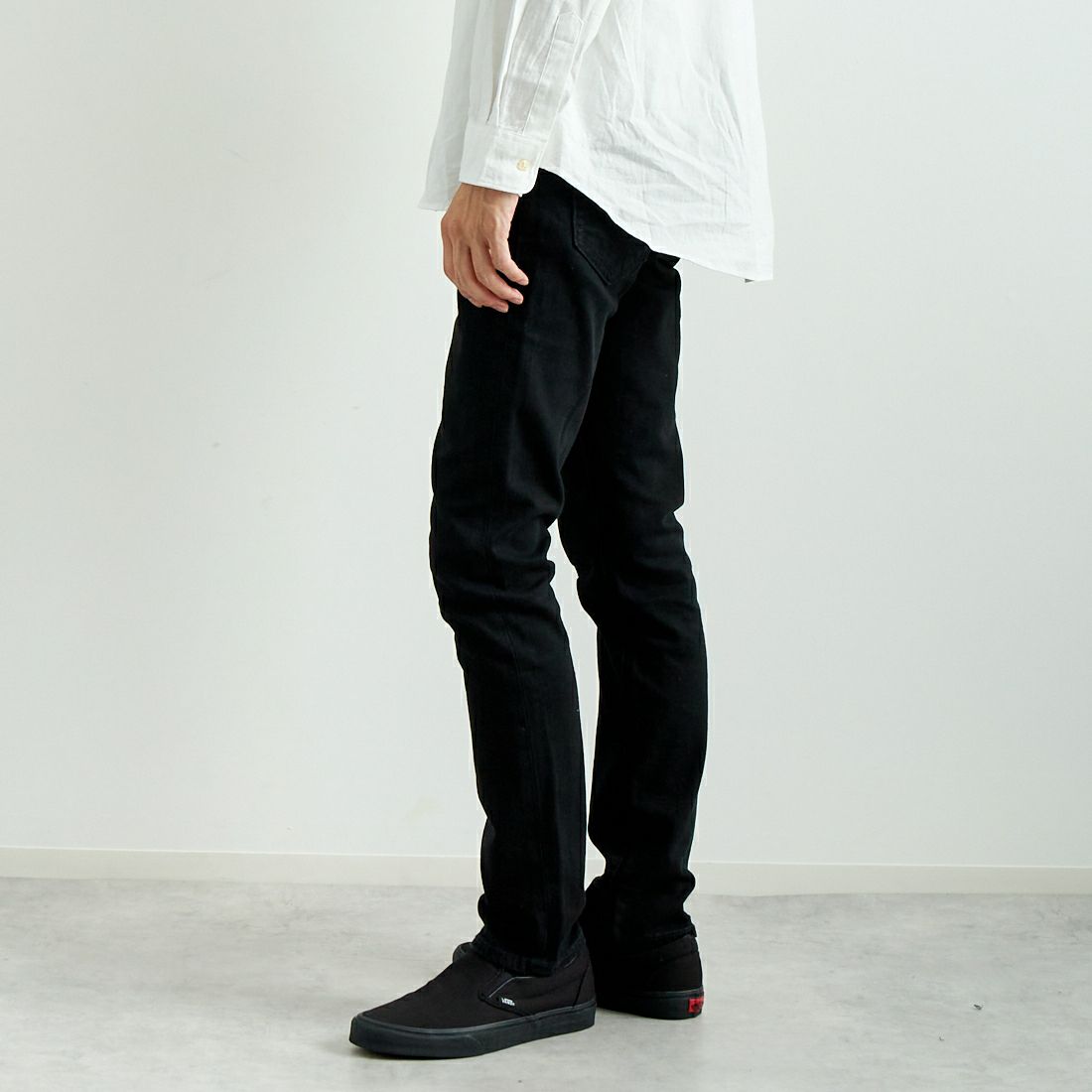 Levi’s [リーバイス] 511 クラシック スリムストレッチブラックカラーデニム [04511-15] 07 NIGHTSH &&モデル身長：182cm 着用サイズ：29&&