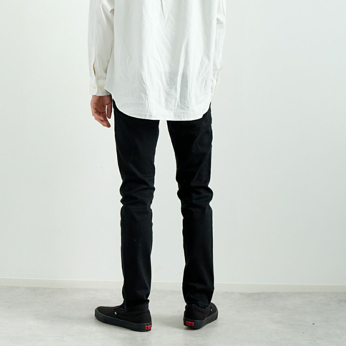 Levi’s [リーバイス] 511 クラシック スリムストレッチブラックカラーデニム [04511-15] 07 NIGHTSH &&モデル身長：182cm 着用サイズ：29&&