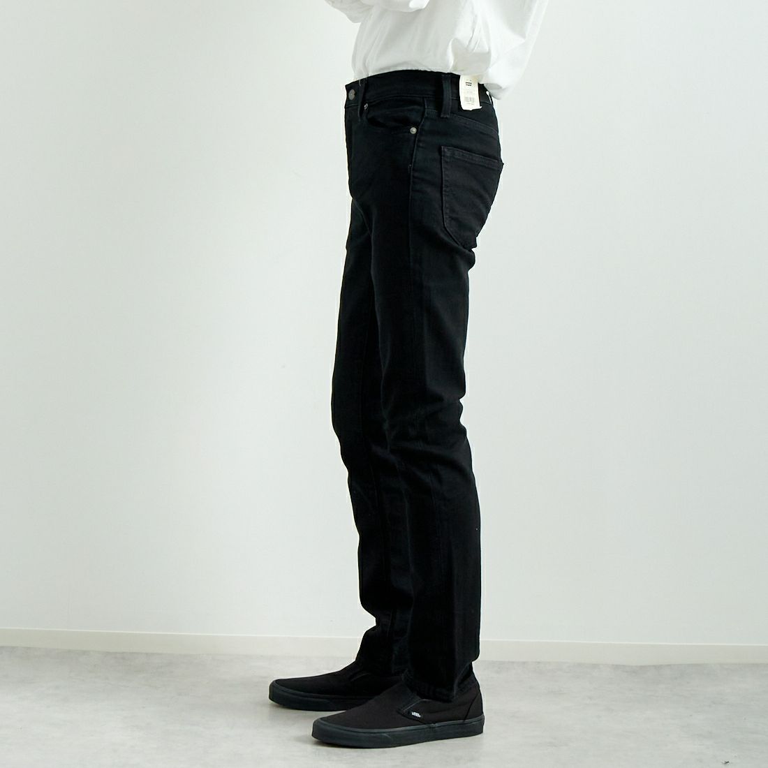 Levi’s [リーバイス] 511 クラシック スリムストレッチブラックカラーデニム [04511-15] 07 NIGHTSH &&モデル身長：182cm 着用サイズ：29&&