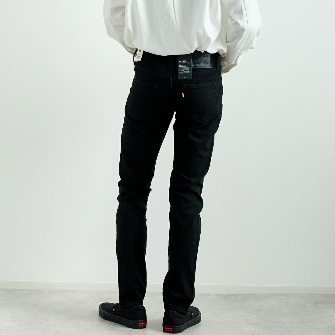 Levi’s [リーバイス] 511 クラシック スリムストレッチブラックカラーデニム [04511-15] 07 NIGHTSH &&モデル身長：182cm 着用サイズ：29&&