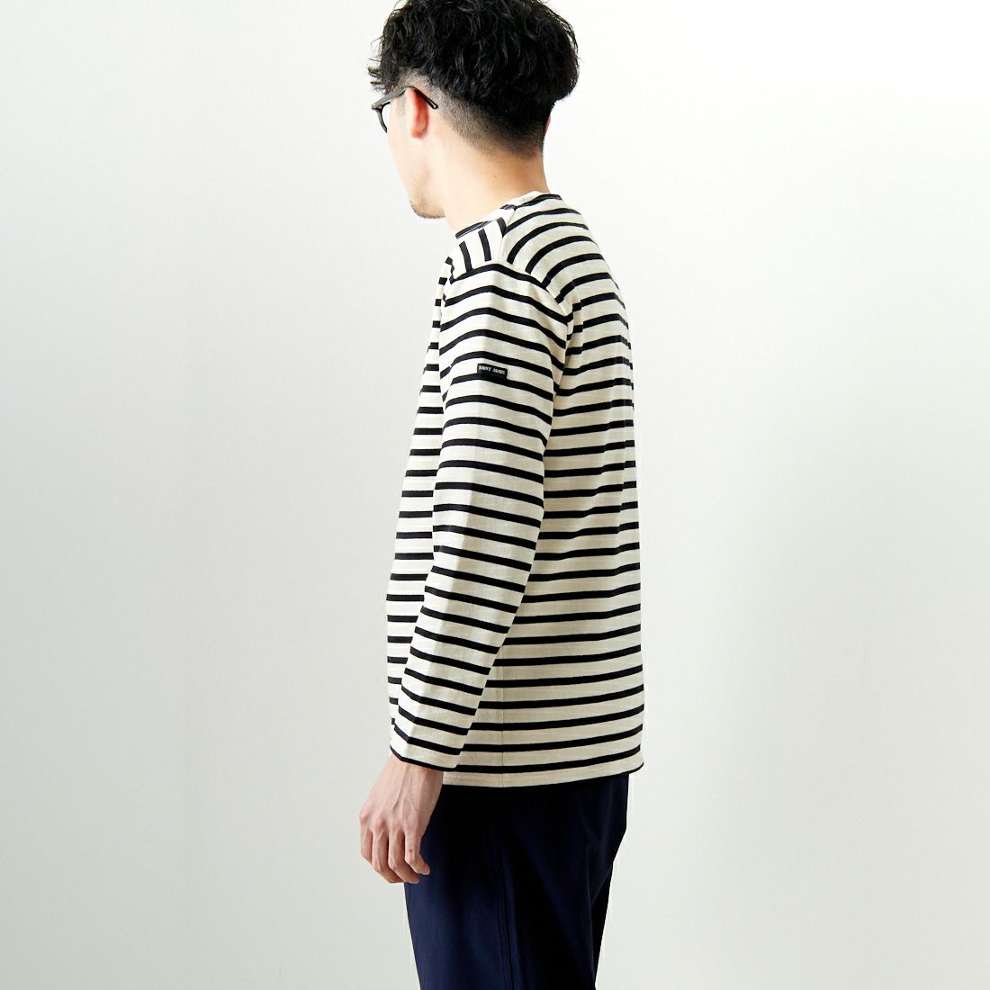ST.JAMES [セントジェームス] バスクボーダーロングスリーブTシャツ [OUESSANT] ECR/NOI&&モデル身長：168cm 着用サイズ：4&&