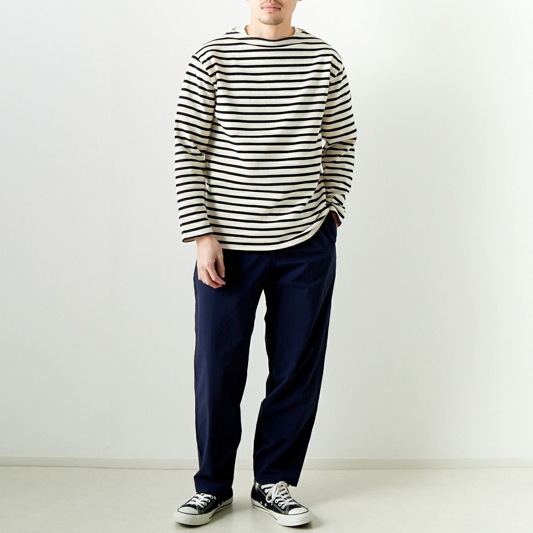 ST.JAMES [セントジェームス] バスクボーダーロングスリーブTシャツ [OUESSANT] ECR/NOI&&モデル身長：168cm 着用サイズ：4&&