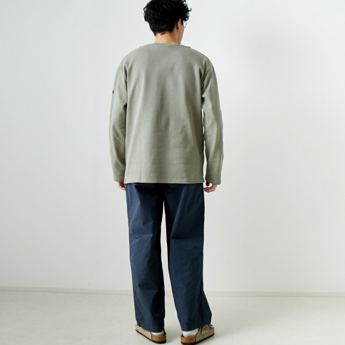 ST.JAMES [セントジェームス] バスクロングスリーブTシャツ [OUESSANT-SD] OLIVE&&モデル身長：168cm 着用サイズ：5&&