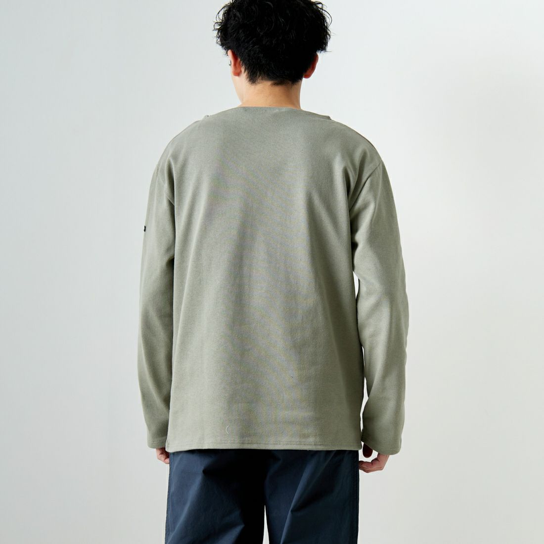 ST.JAMES [セントジェームス] バスクロングスリーブTシャツ [OUESSANT-SD] OLIVE&&モデル身長：168cm 着用サイズ：5&&