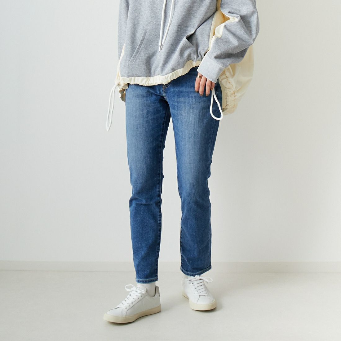 RED CARD TOKYO [レッドカード トーキョー] 30th Anniversary ハイライズ スリムテーパードデニム [26230301FMD] A-FINE MID &&モデル身長：160cm 着用サイズ：24&&