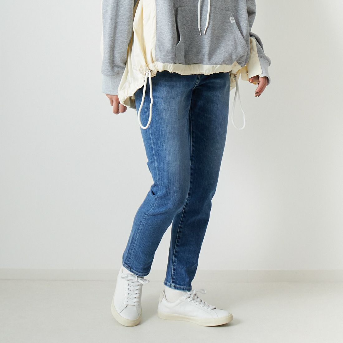 RED CARD TOKYO [レッドカード トーキョー] 30th Anniversary ハイライズ スリムテーパードデニム [26230301FMD] A-FINE MID &&モデル身長：160cm 着用サイズ：24&&