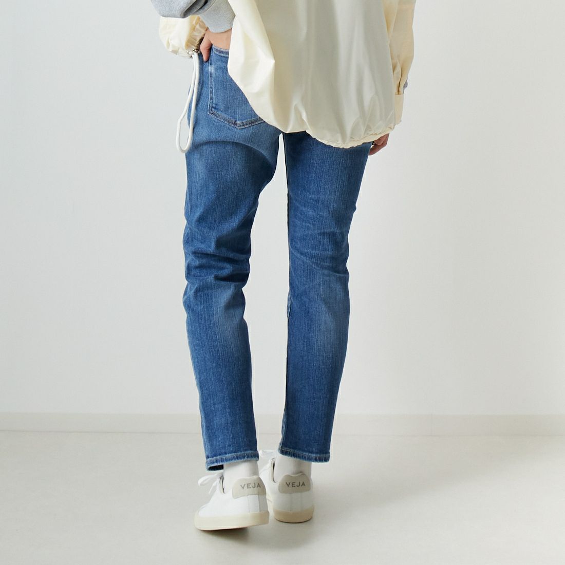 RED CARD TOKYO [レッドカード トーキョー] 30th Anniversary ハイライズ スリムテーパードデニム [26230301FMD] A-FINE MID &&モデル身長：160cm 着用サイズ：24&&