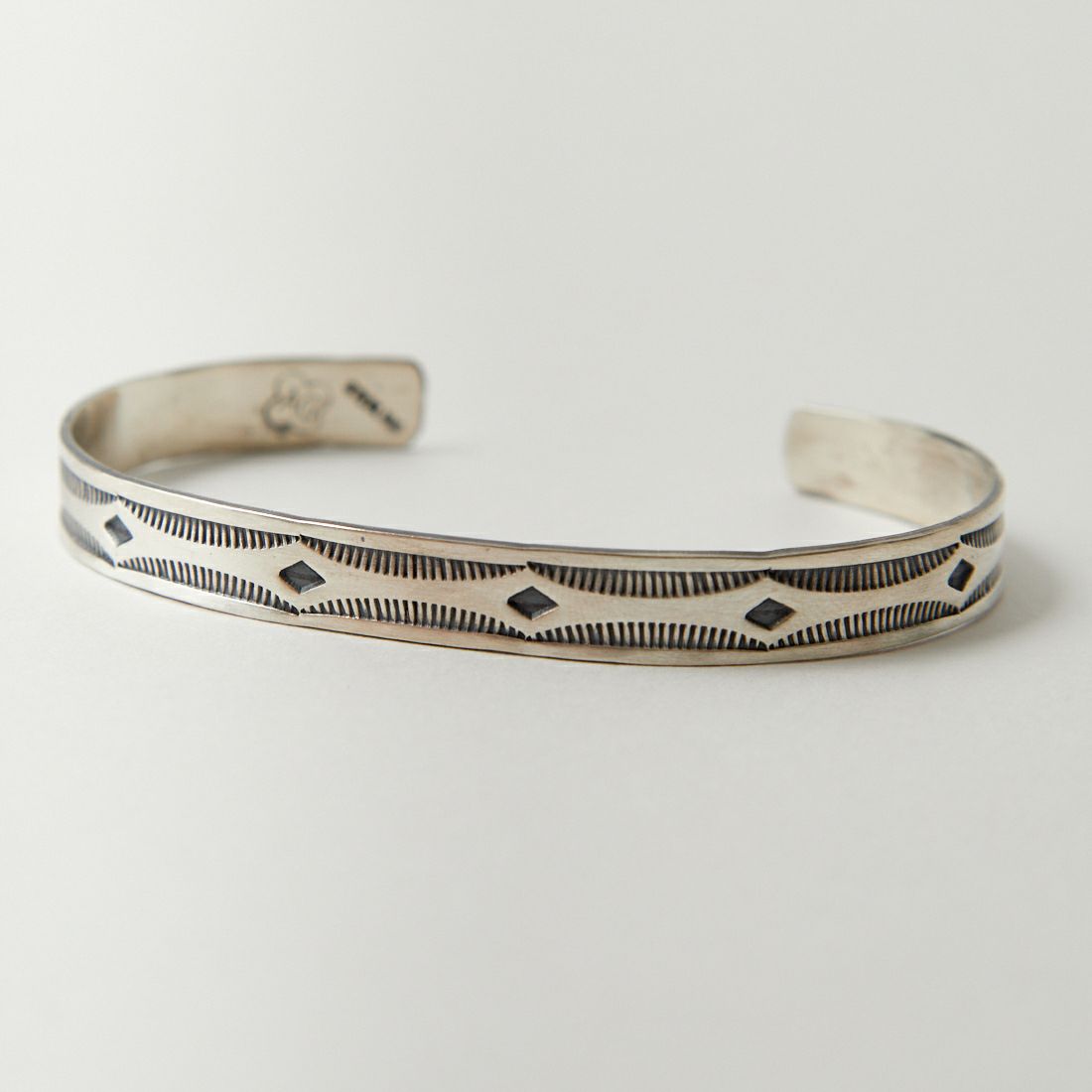 Indian Jewelry [インディアンジュエリー] スタンプワークバングル [STAMP-BRACELET-B] SILVER