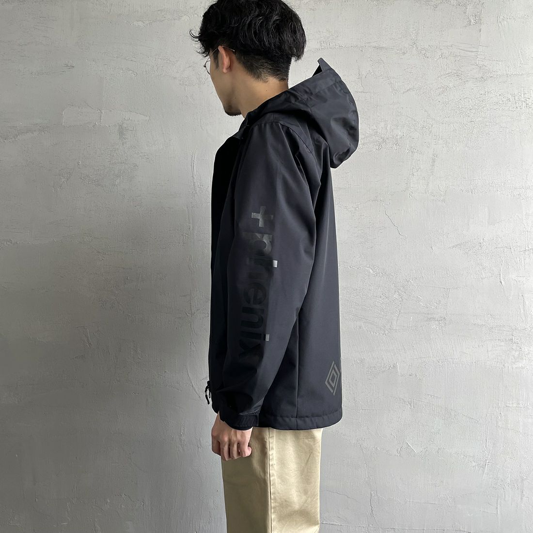 +phenix [プラスフェニックス] 別注 ゴアテックスナイロンシェルジャケット [POO-22126IN-JF] BLACK&&モデル身長：168cm 着用サイズ：M&&