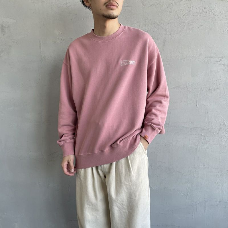 UNIVERSAL OVERALL [ユニバーサルオーバーオール] 別注 ワンポイントロゴ刺繍 ピグメントスウェット [U2311228IN-JF] PINK &&モデル身長：168cm 着用サイズ：M