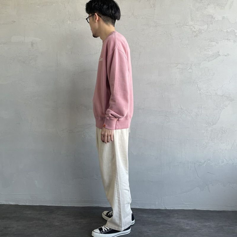 UNIVERSAL OVERALL [ユニバーサルオーバーオール] 別注 ワンポイントロゴ刺繍 ピグメントスウェット [U2311228IN-JF] PINK &&モデル身長：168cm 着用サイズ：M