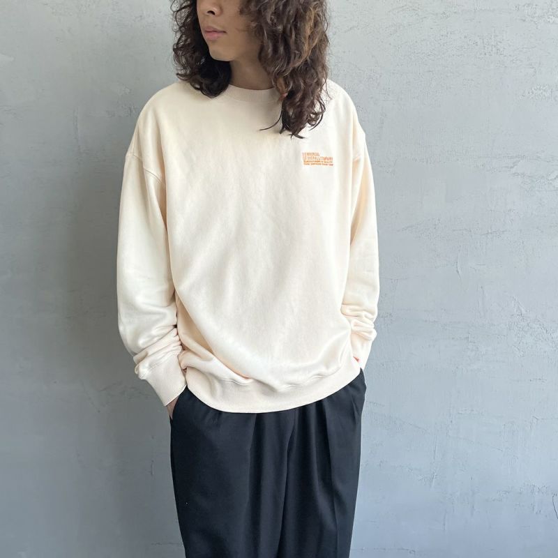 UNIVERSAL OVERALL [ユニバーサルオーバーオール] 別注 ワンポイントロゴ刺繍 ピグメントスウェット [U2311228IN-JF] IVORY &&モデル身長：173cm 着用サイズ：L