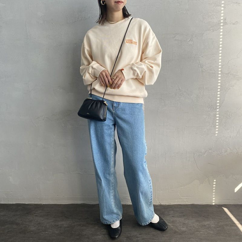 UNIVERSAL OVERALL [ユニバーサルオーバーオール] 別注 ワンポイントロゴ刺繍 ピグメントスウェット [U2311228IN-JF] IVORY &&モデル身長：163cm 着用サイズ：S&&