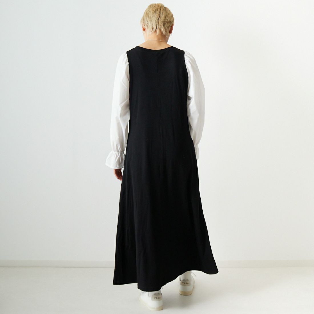 Maison de L'allure [メゾン ドゥ ラリュール] 裾フレアリブニットワンピース [22142014] BLACK/OFF &&モデル身長：160cm 着用サイズ：F&&