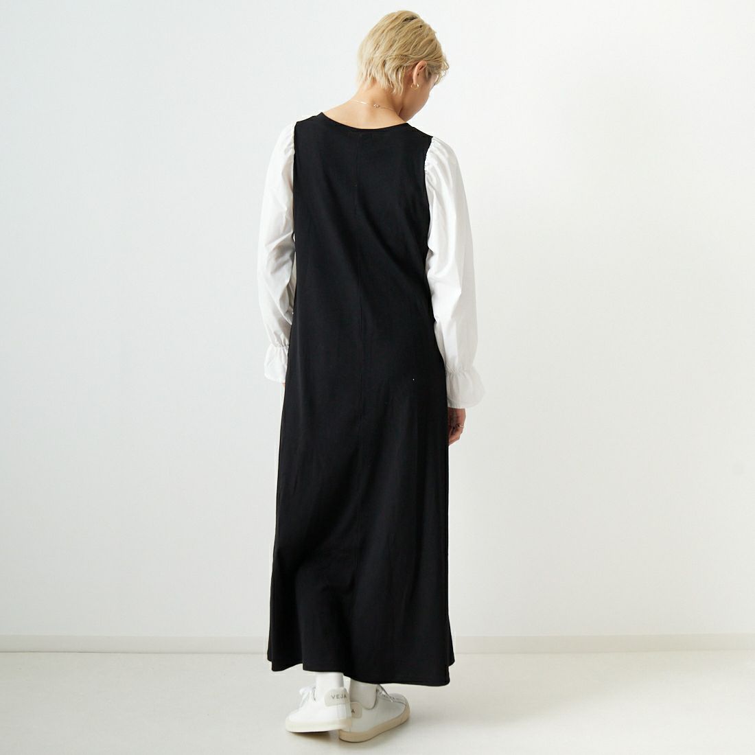 Maison de L'allure [メゾン ドゥ ラリュール] 裾フレアリブニットワンピース [22142014] BLACK/OFF &&モデル身長：160cm 着用サイズ：F&&