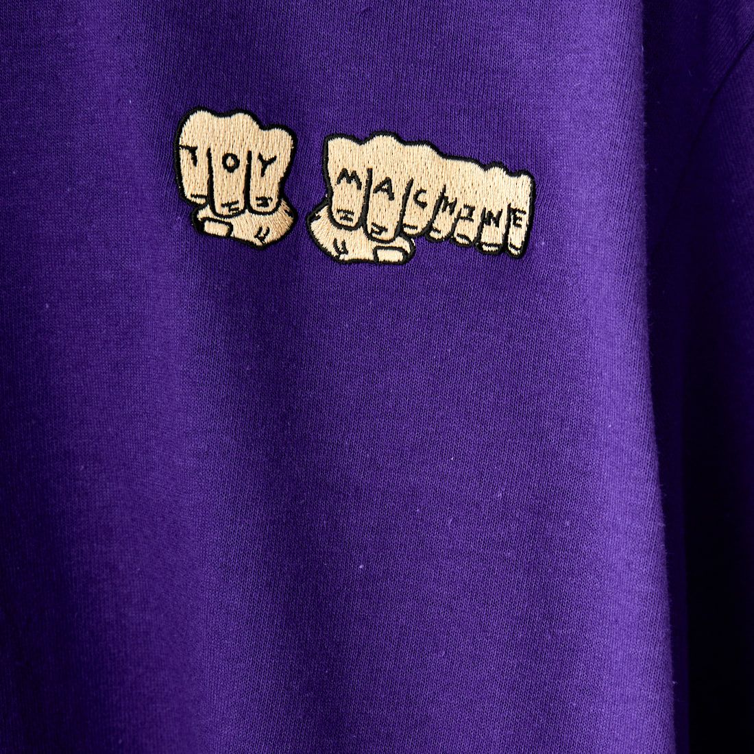 toy machine [トイマシーン] FIST 刺繍ロングスリーブTシャツ [TMPDLT3] PURPLE