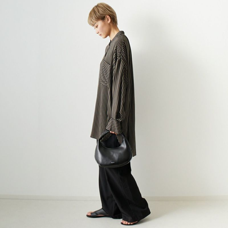 CHIGNON [シニヨン] ストライプオーバーシャツ [1622-462KK] BLACK &&モデル身長：160cm 着用サイズ：F&&