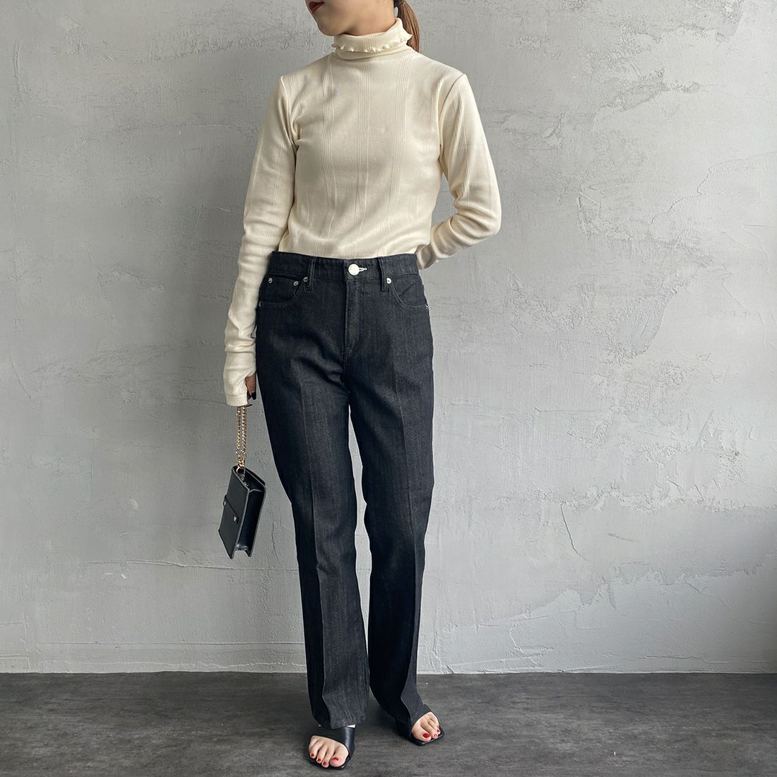 RED CARD TOKYO [レッドカード トーキョー] 辺見えみりコラボレーションモデル Emily ミッドライズフレアデニム [603513HE01-JF] C-BLK RINS &&モデル身長：156cm 着用サイズ：24&&