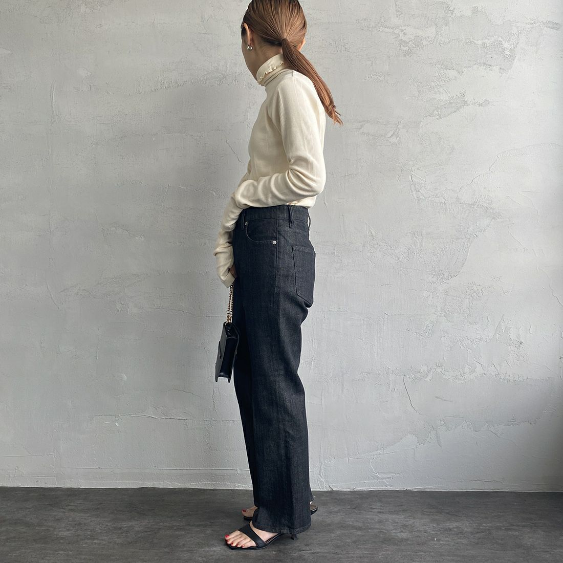 RED CARD TOKYO [レッドカード トーキョー] 辺見えみりコラボレーションモデル Emily ミッドライズフレアデニム [603513HE01-JF] C-BLK RINS &&モデル身長：156cm 着用サイズ：24&&