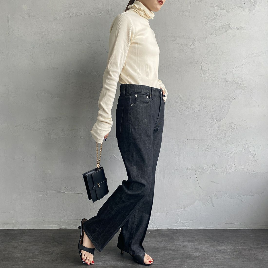 RED CARD TOKYO [レッドカード トーキョー] 辺見えみりコラボレーションモデル Emily ミッドライズフレアデニム [603513HE01-JF] C-BLK RINS &&モデル身長：156cm 着用サイズ：24&&