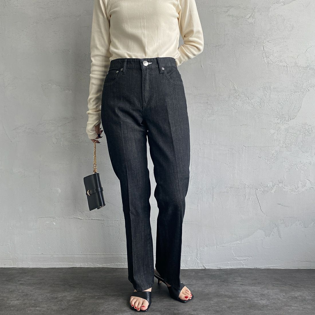 RED CARD TOKYO [レッドカード トーキョー] 辺見えみりコラボレーションモデル Emily ミッドライズフレアデニム [603513HE01-JF] C-BLK RINS &&モデル身長：156cm 着用サイズ：24&&