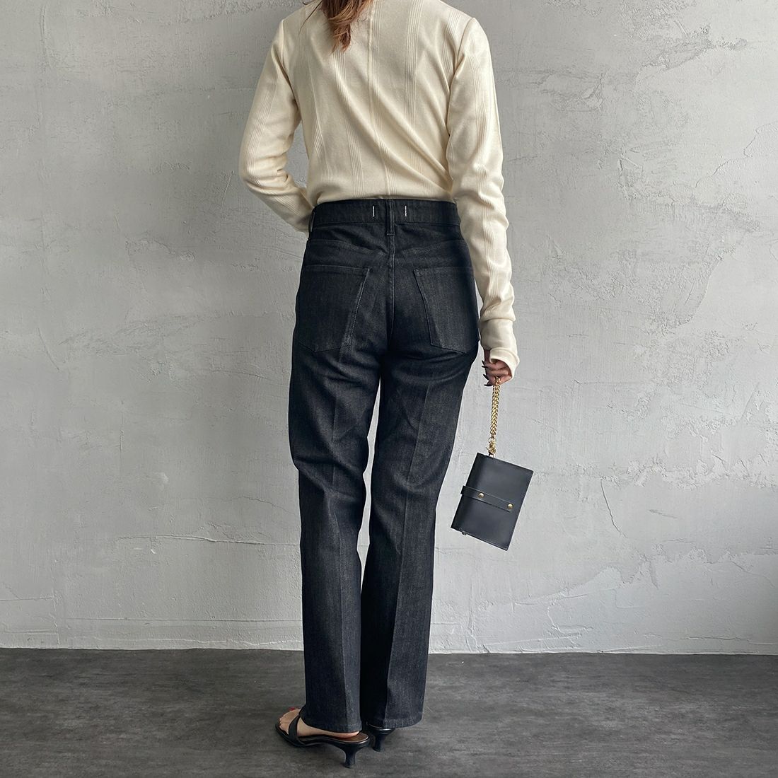 RED CARD TOKYO [レッドカード トーキョー] 辺見えみりコラボレーションモデル Emily ミッドライズフレアデニム [603513HE01-JF] C-BLK RINS &&モデル身長：156cm 着用サイズ：24&&