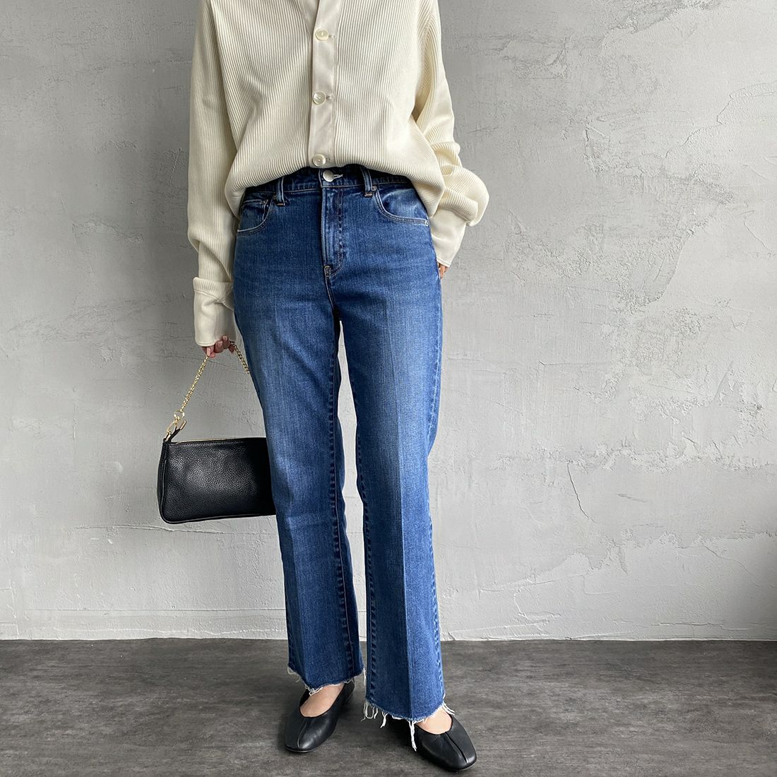 RED CARD TOKYO [レッドカード トーキョー] 辺見えみりコラボレーションモデル Emily ミッドライズフレアデニム [493513HE01-JF] C-MID BLU &&モデル身長：163cm 着用サイズ：25&&