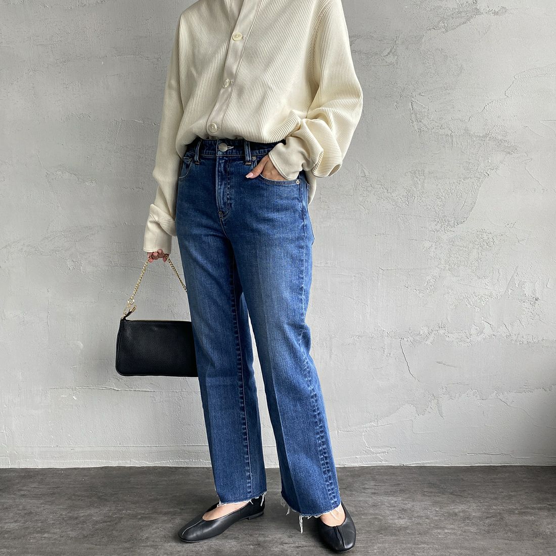 RED CARD TOKYO [レッドカード トーキョー] 辺見えみりコラボレーションモデル Emily ミッドライズフレアデニム [493513HE01-JF] C-MID BLU &&モデル身長：163cm 着用サイズ：25&&