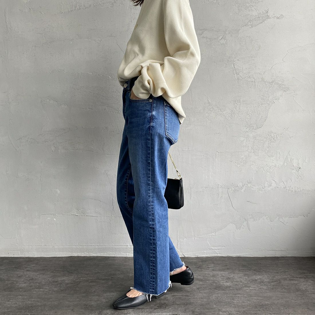 RED CARD TOKYO [レッドカード トーキョー] 辺見えみりコラボレーションモデル Emily ミッドライズフレアデニム [493513HE01-JF] C-MID BLU &&モデル身長：163cm 着用サイズ：25&&