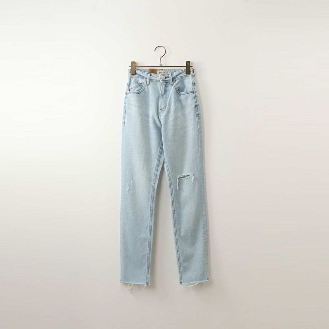 アイスブルーカラーで彩る夏のデニムスタイル｜JEANS FACTORY