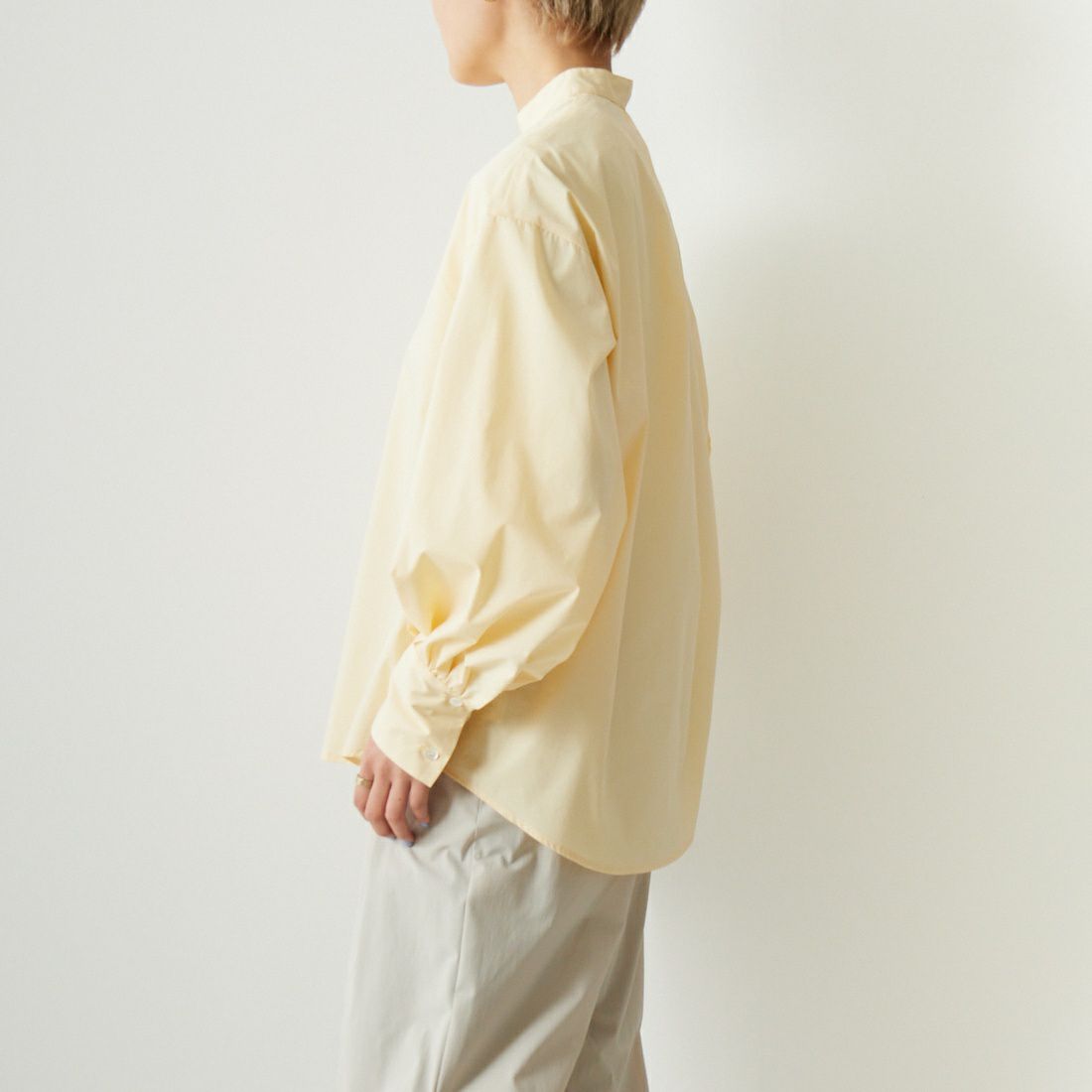MICA&DEAL [マイカアンドディール] ビッグパフスリーブシャツ [0123101023] YELLOW &&モデル身長：160cm 着用サイズ：F&&