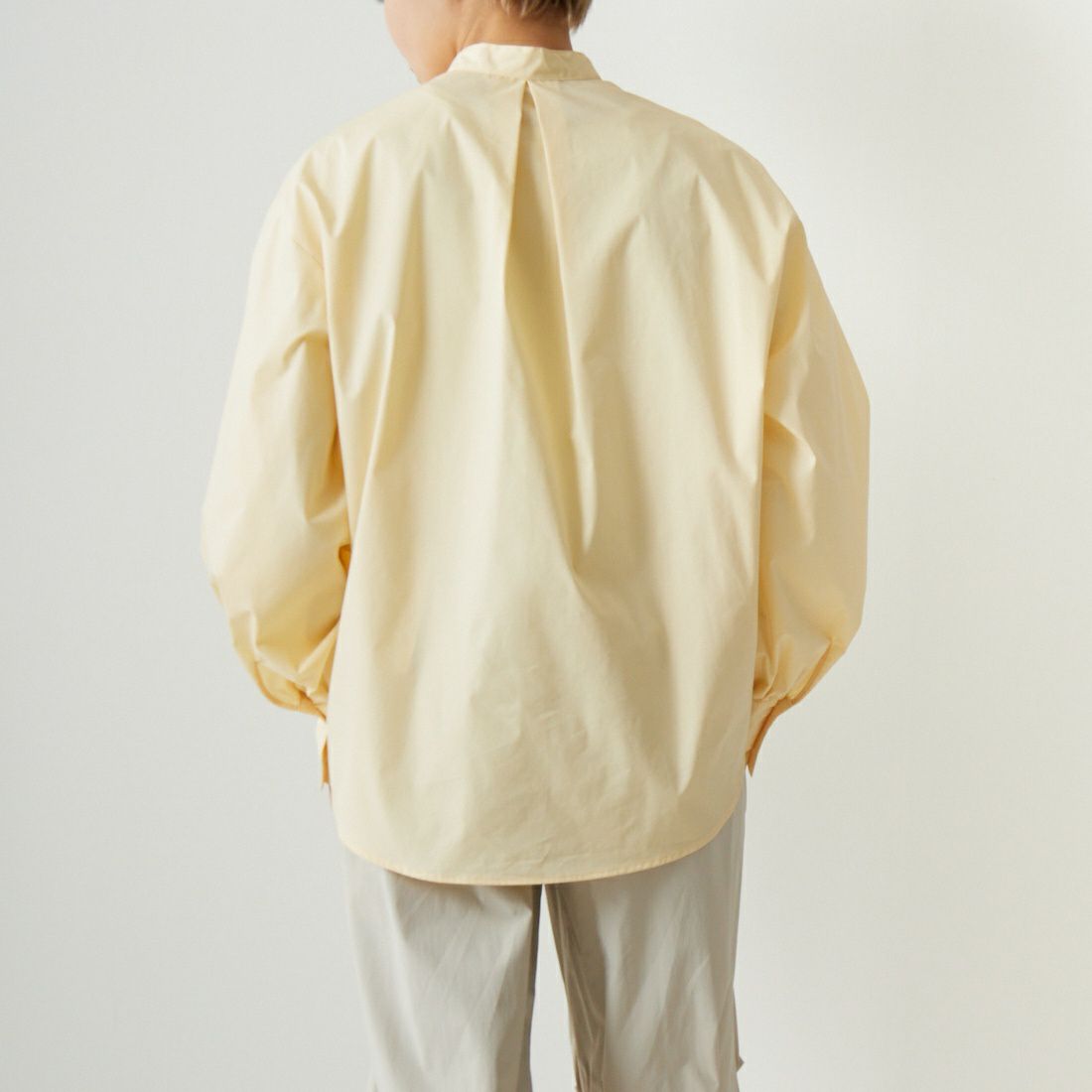MICA&DEAL [マイカアンドディール] ビッグパフスリーブシャツ [0123101023] YELLOW &&モデル身長：160cm 着用サイズ：F&&