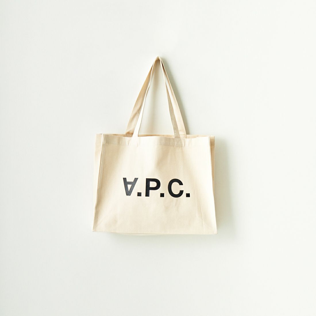 A.P.C. [アー・ペー・セー] Daniela ブラックロゴトートバッグ [SHOPPING-DANIELA]