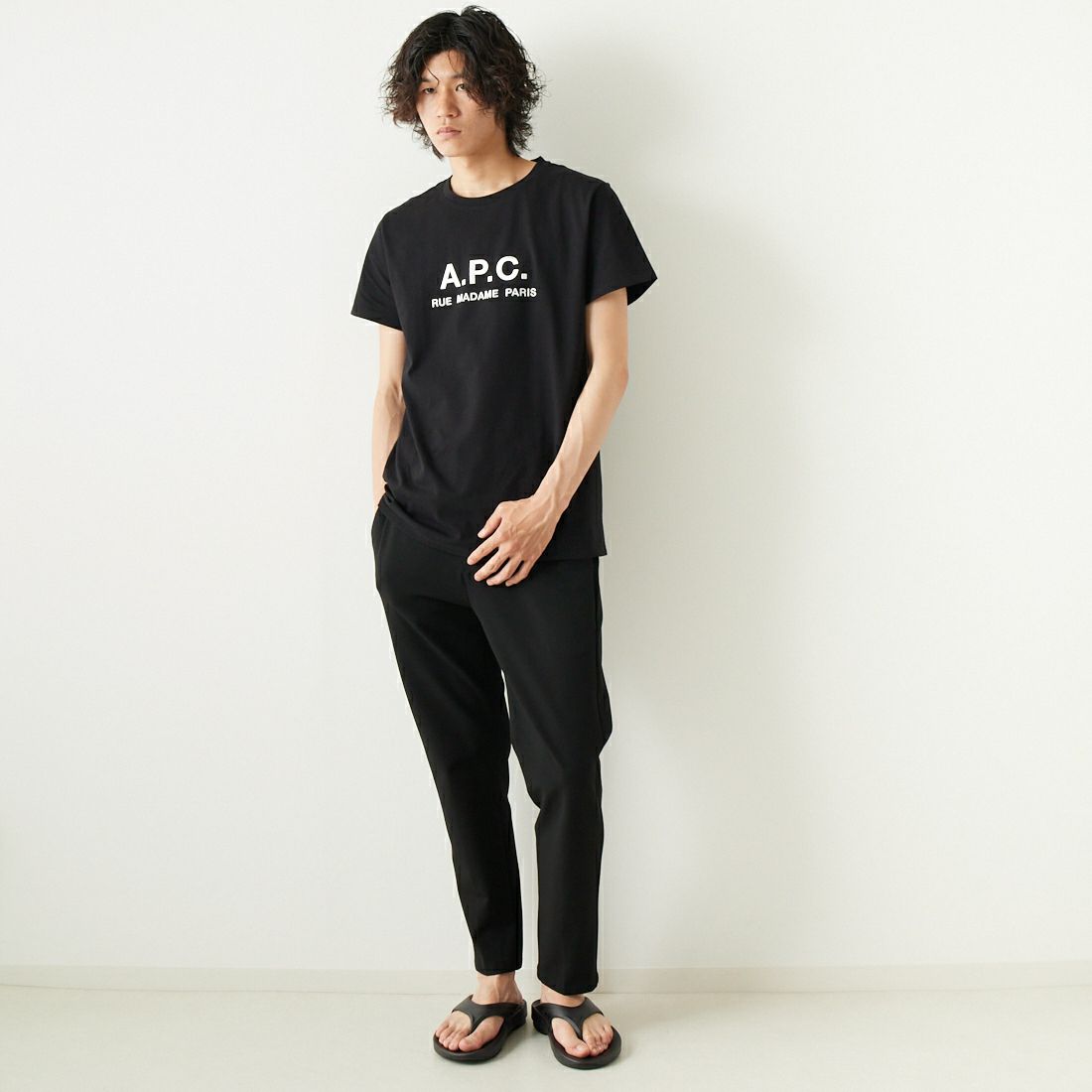 A.P.C. [アー・ペー・セー] RUE MADAME プリントTシャツ [RUE-MADAME] 99 NOIR &&モデル身長：182cm 着用サイズ：L&&