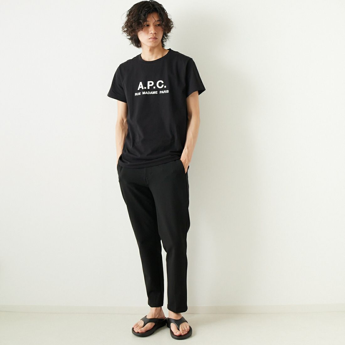 A.P.C. [アー・ペー・セー] RUE MADAME プリントTシャツ [RUE-MADAME] 99 NOIR &&モデル身長：182cm 着用サイズ：L&&