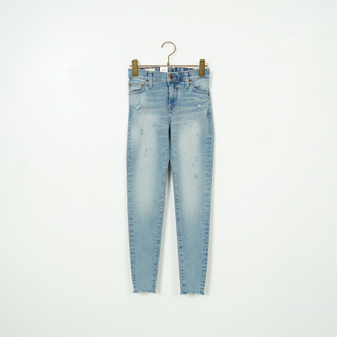 アイスブルーカラーで彩る夏のデニムスタイル｜JEANS FACTORY