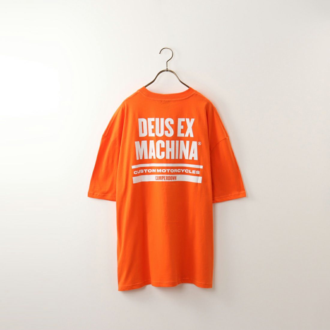 DEUS EX MACHINA [デウス エクス マキナ] TEAM レーシングチームTシャツ [DMP231741A]