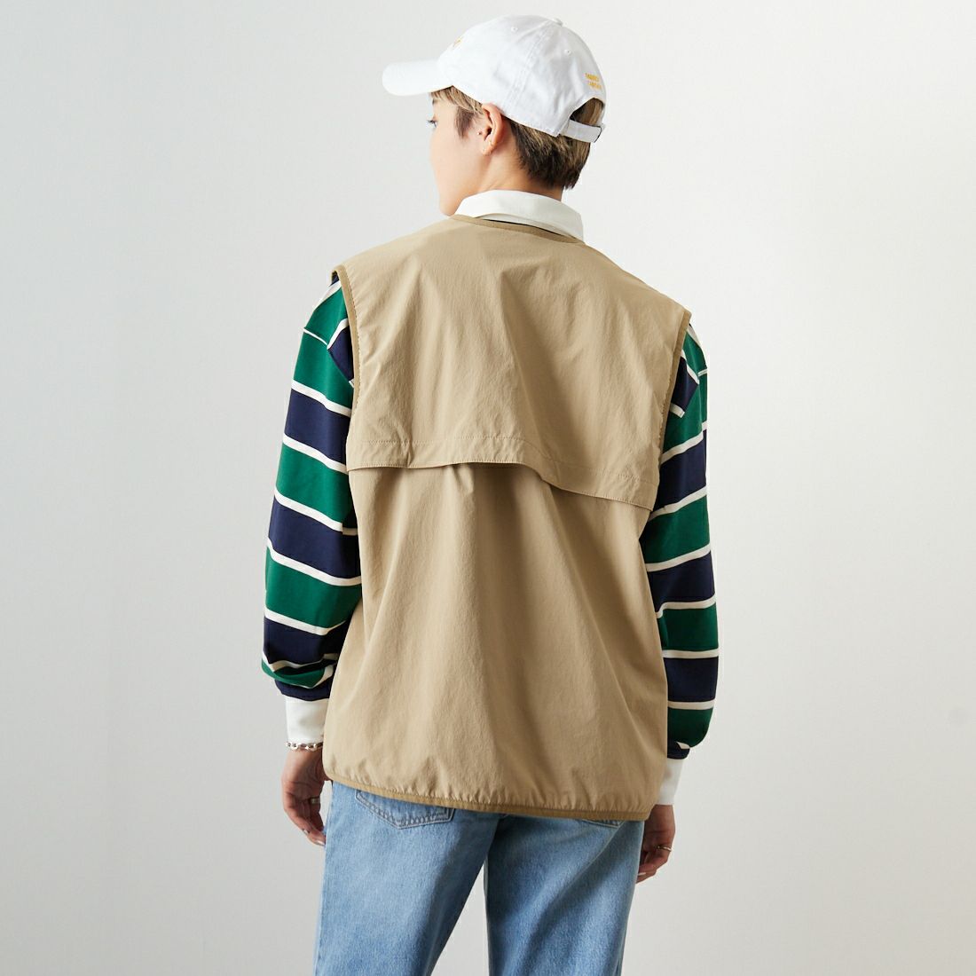 UNIVERSAL OVERALL [ユニバーサルオーバーオール] 別注 MAKINOガーデナーベスト [U2313404IN-JF] BEIGE &&モデル身長：160cm 着用サイズ：S&&