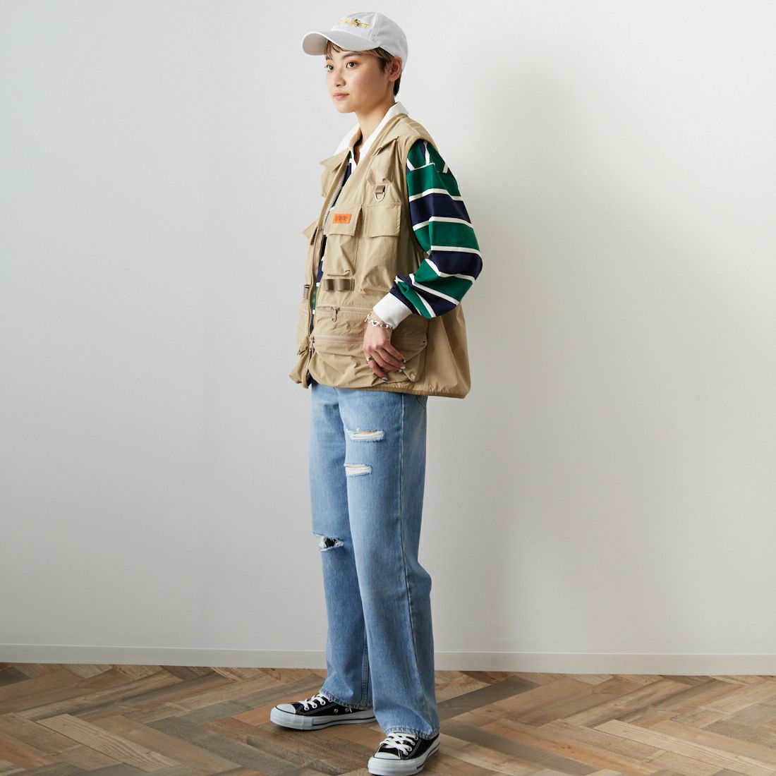 UNIVERSAL OVERALL [ユニバーサルオーバーオール] 別注 MAKINOガーデナーベスト [U2313404IN-JF] BEIGE &&モデル身長：160cm 着用サイズ：S&&