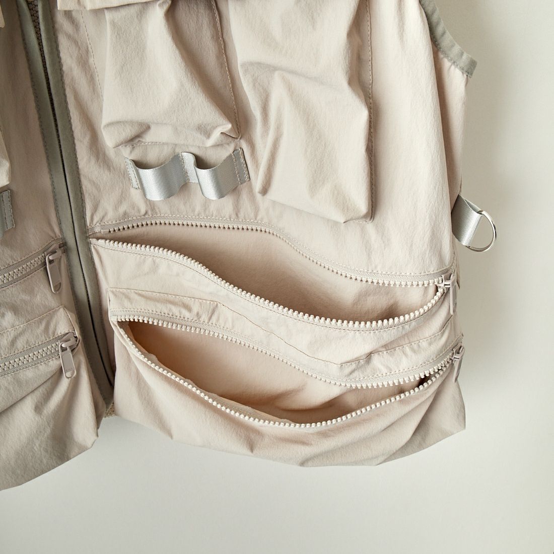 UNIVERSAL OVERALL [ユニバーサルオーバーオール] 別注 MAKINOガーデナーベスト [U2313404IN-JF] IVORY