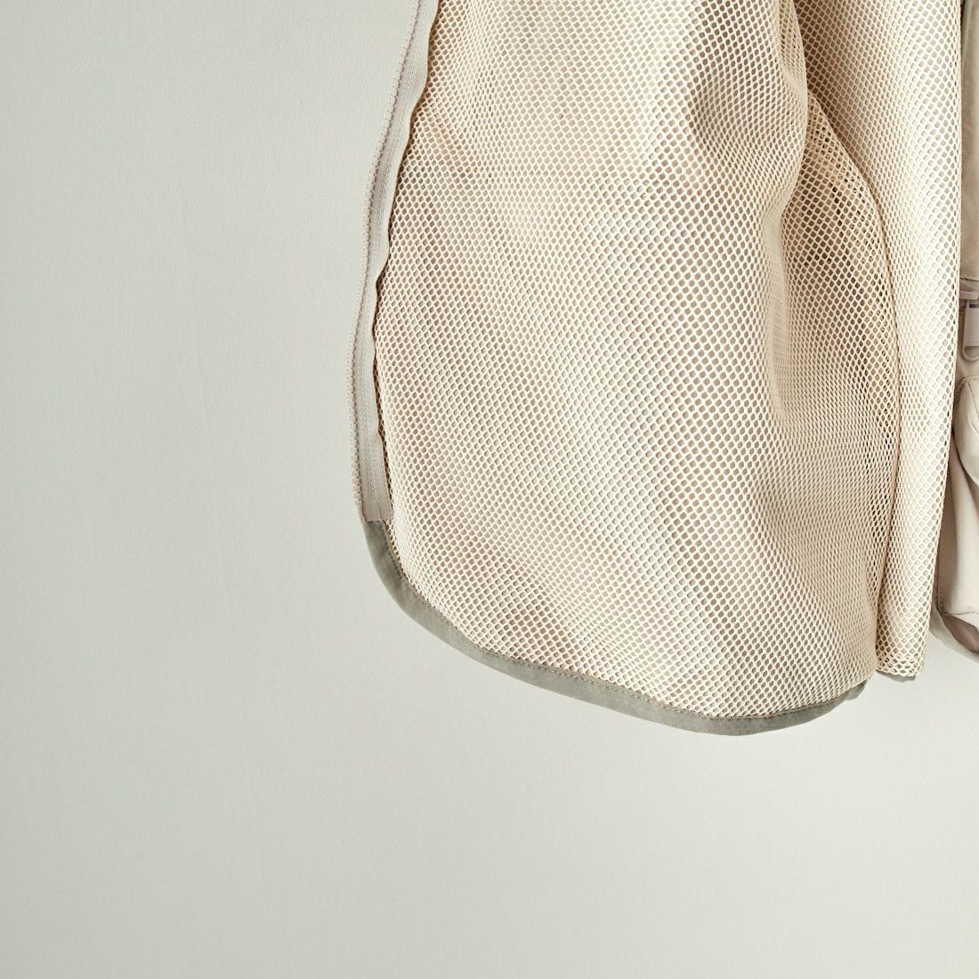 UNIVERSAL OVERALL [ユニバーサルオーバーオール] 別注 MAKINOガーデナーベスト [U2313404IN-JF] IVORY