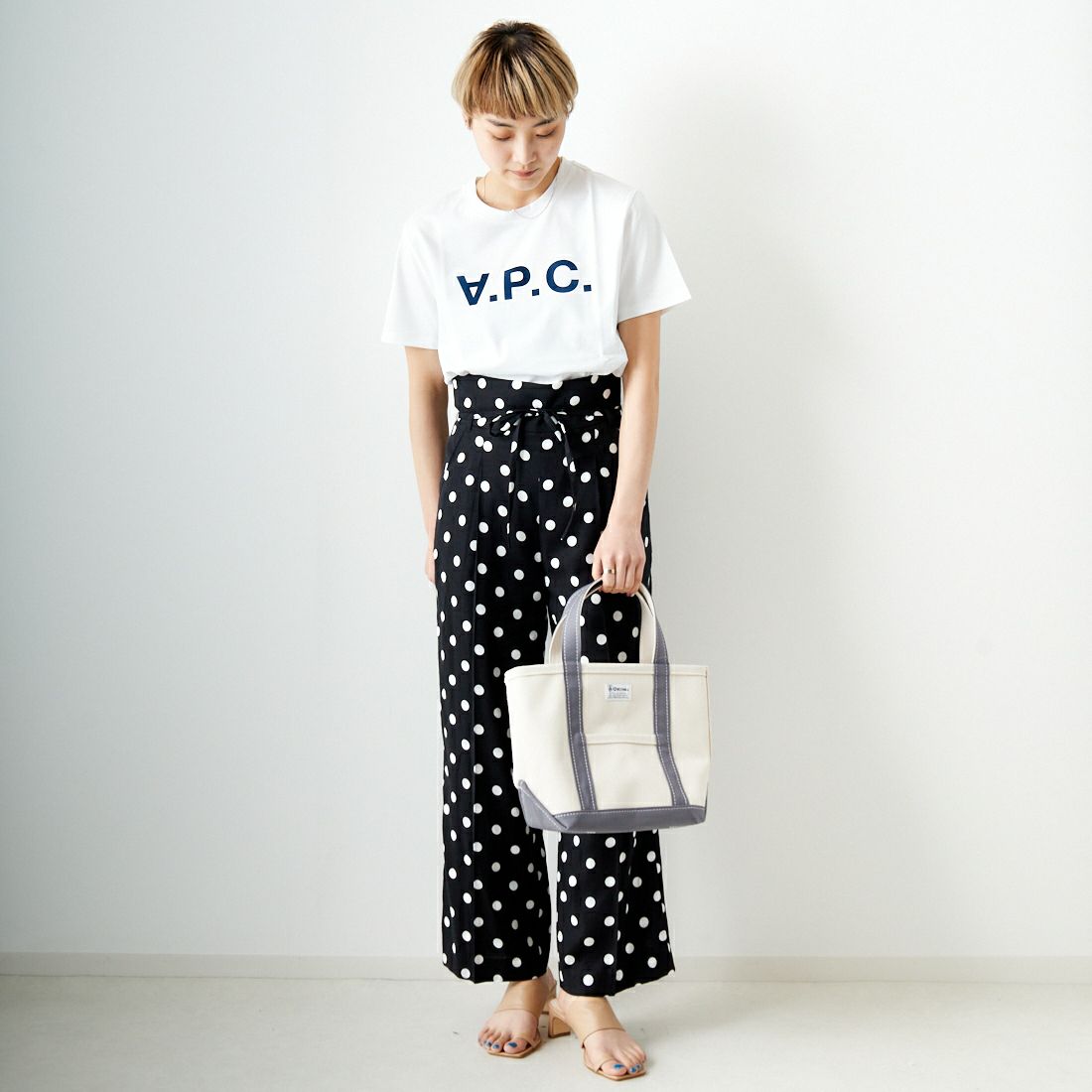 A.P.C. [アー・ペー・セー] VPCロゴTシャツ [T-SHIRT-VPC-BLANC-H] 39 D.NAVY &&モデル身長：160cm 着用サイズ：XS&&