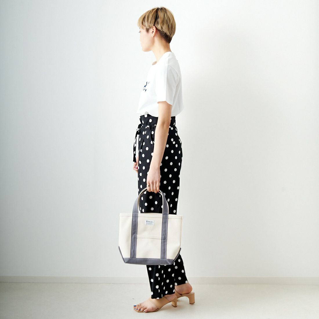 A.P.C. [アー・ペー・セー] VPCロゴTシャツ [T-SHIRT-VPC-BLANC-H] 39 D.NAVY &&モデル身長：160cm 着用サイズ：XS&&