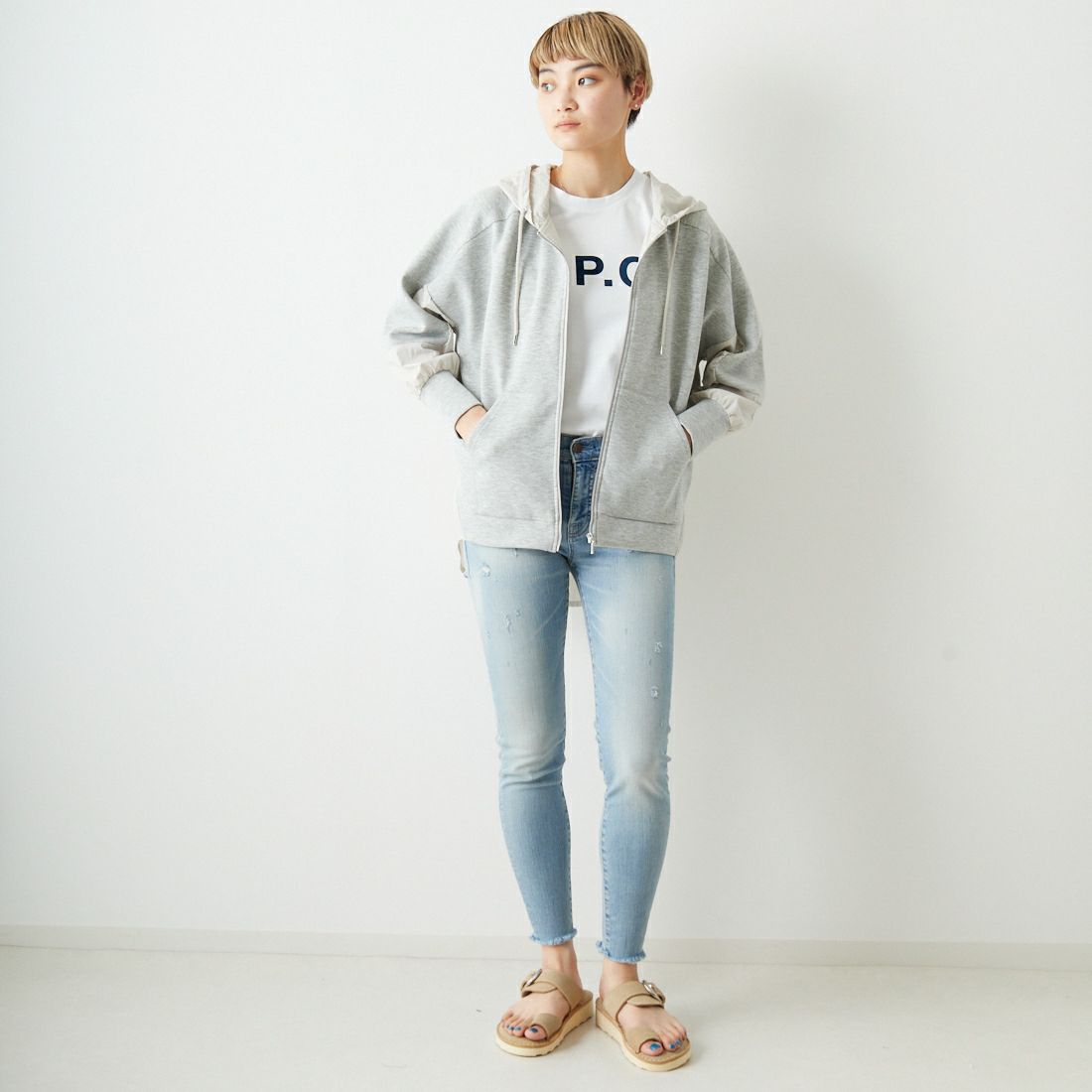 A.P.C. [アー・ペー・セー] VPCロゴTシャツ [T-SHIRT-VPC-BLANC-H] 39 D.NAVY &&モデル身長：160cm 着用サイズ：XS&&