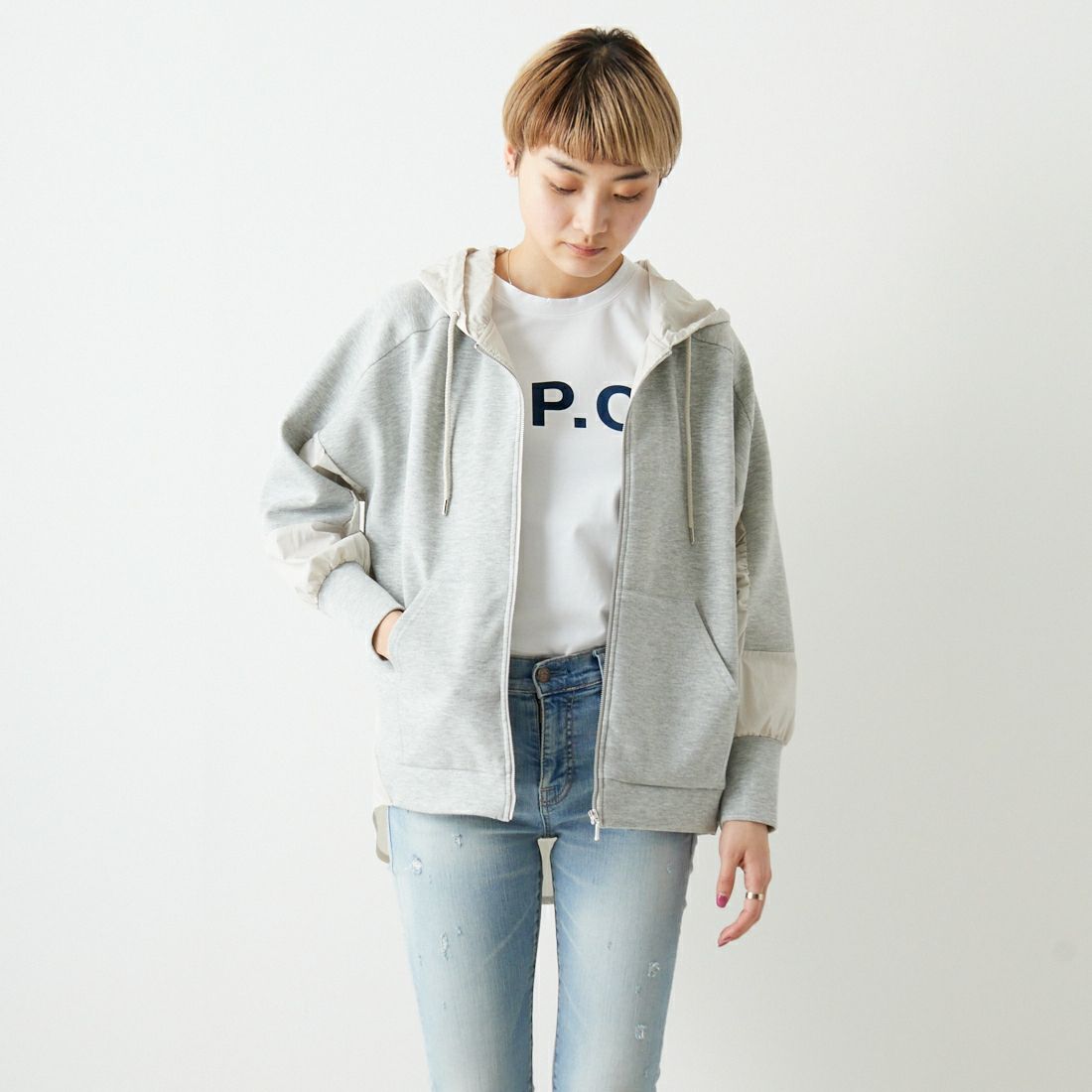 A.P.C. [アー・ペー・セー] VPCロゴTシャツ [T-SHIRT-VPC-BLANC-H] 39 D.NAVY &&モデル身長：160cm 着用サイズ：XS&&
