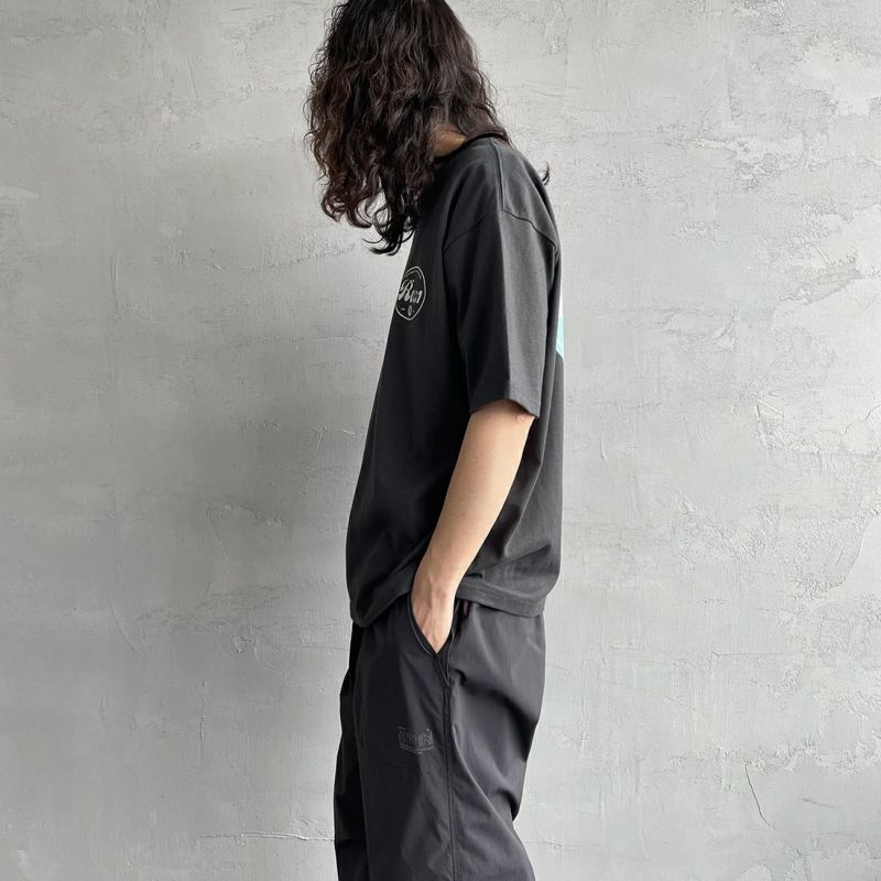 RVCA [ルーカ] PILS サークルロゴ バックプリントTシャツ [BD041-226] BLK &&モデル身長：173cm 着用サイズ：M&&